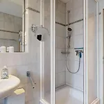 Strandnahe Mit Schwimmbad Im Haus, A Cappella 15, * Binz