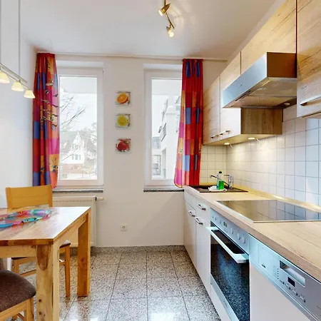 Strandnahe Mit Schwimmbad Im Haus, A Cappella 15, Apartment Binz