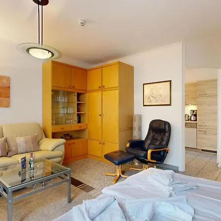 Strandnahe Mit Schwimmbad Im Haus, A Cappella 15, * 빈츠