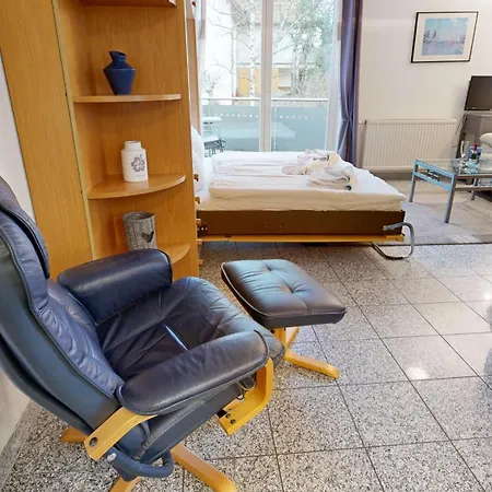 Strandnahe Mit Schwimmbad Im Haus, A Cappella 15, * Binz