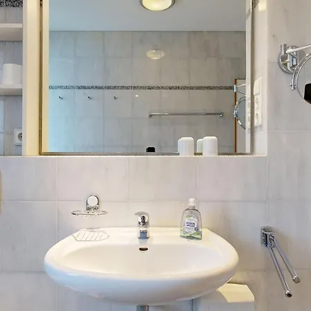 아파트 Strandnahe Mit Schwimmbad Im Haus, A Cappella 15, *