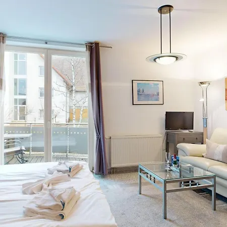 Strandnahe Mit Schwimmbad Im Haus, A Cappella 15, * Binz