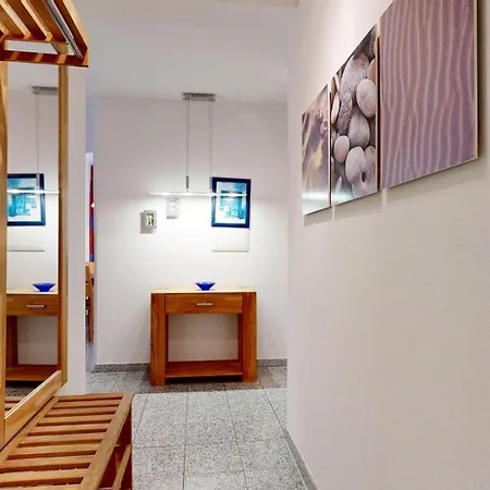 Strandnahe Mit Schwimmbad Im Haus, A Cappella 15, * 빈츠