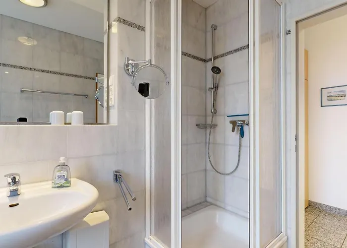 Strandnahe Mit Schwimmbad Im Haus, A Cappella 15, Apartamento Binz