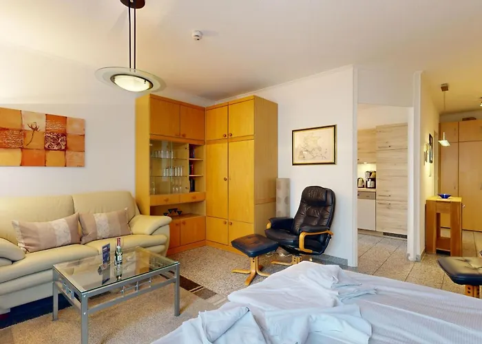 Strandnahe Mit Schwimmbad Im Haus, A Cappella 15, * Binz