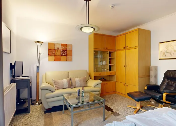 Strandnahe Mit Schwimmbad Im Haus, A Cappella 15, * Binz