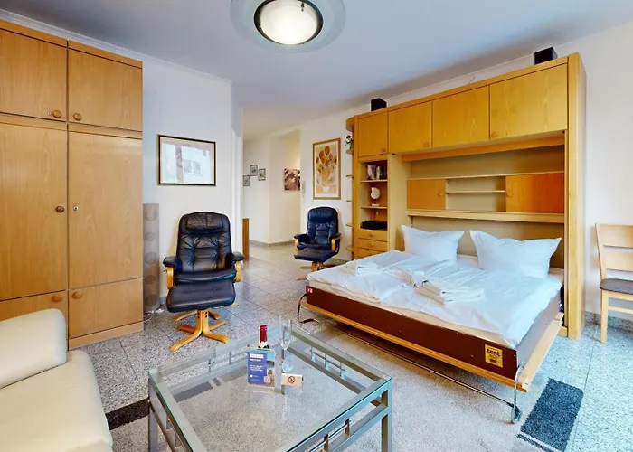 Strandnahe Mit Schwimmbad Im Haus, A Cappella 15, * Binz