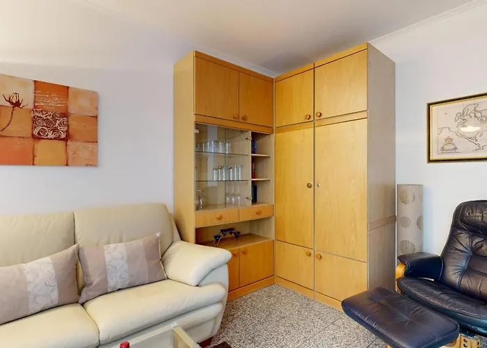 Strandnahe Mit Schwimmbad Im Haus, A Cappella 15, * Binz